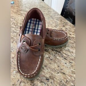 Carter’s boys boat loader brown show size 8
